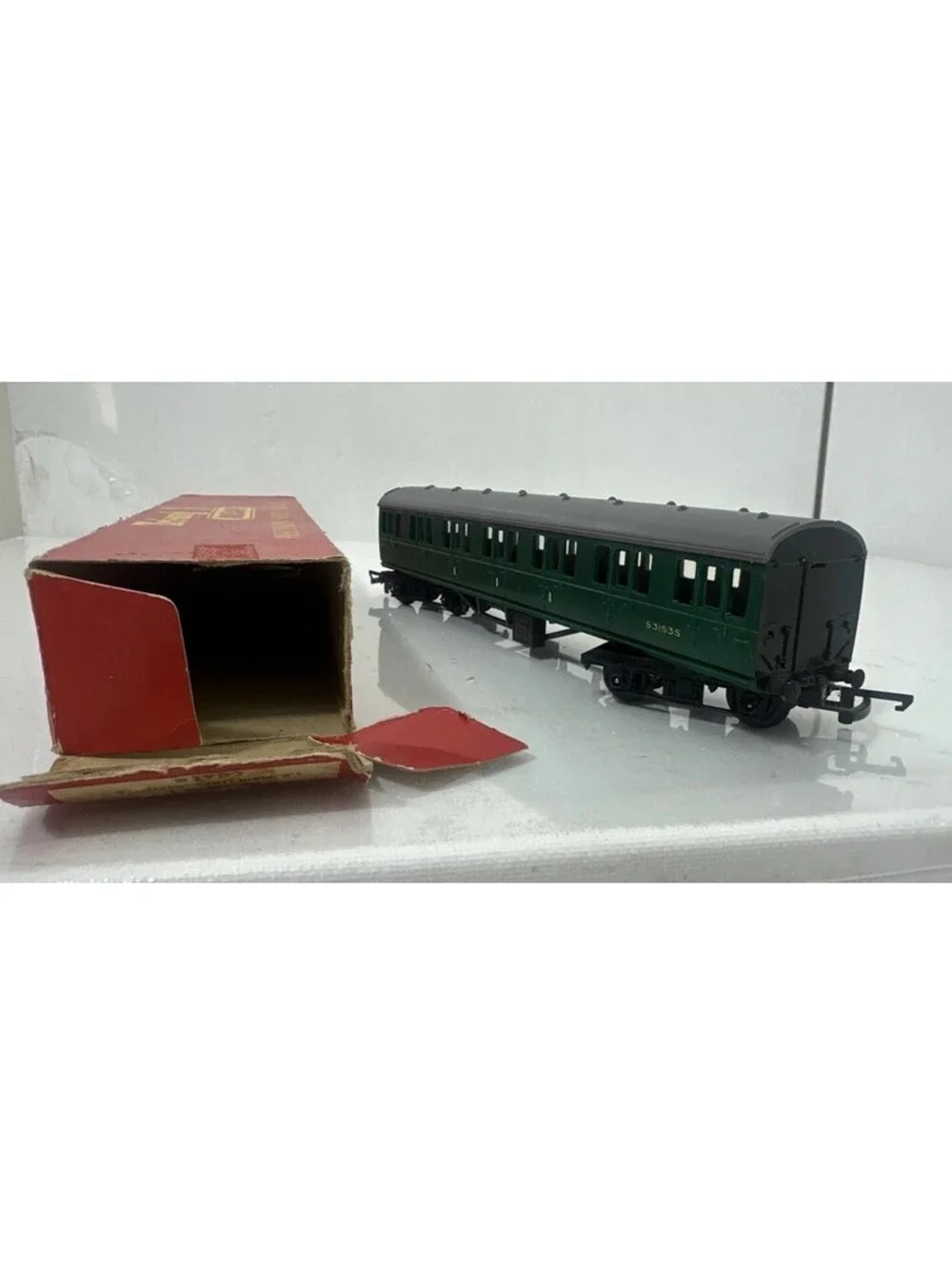 Vintage Tri-ang OO Gauge Southern Region Malachite Green Coach & Van X4 Boxed
